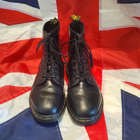 Vintage Doc Martens "Made In England" Black Boots - Picture 1 of 4